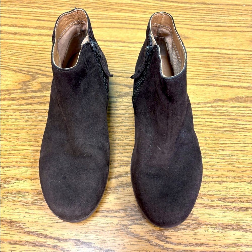 Stylish Brown Light Weight Ankle Boots by Fitflop